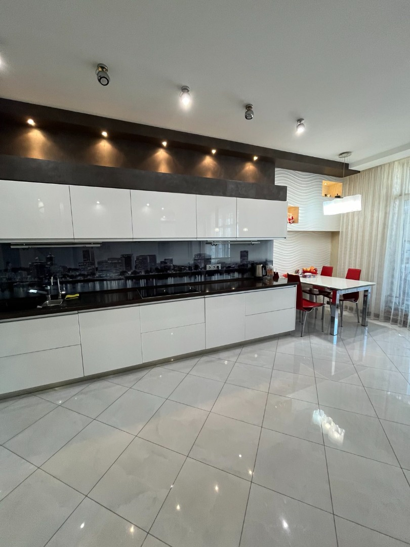 продажа трехкомнатной квартиры номер A-173266 в Приморском районе, фото номер 25